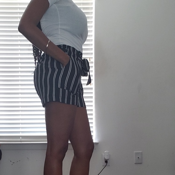 Pinstripe shorts - Picture 2 of 2